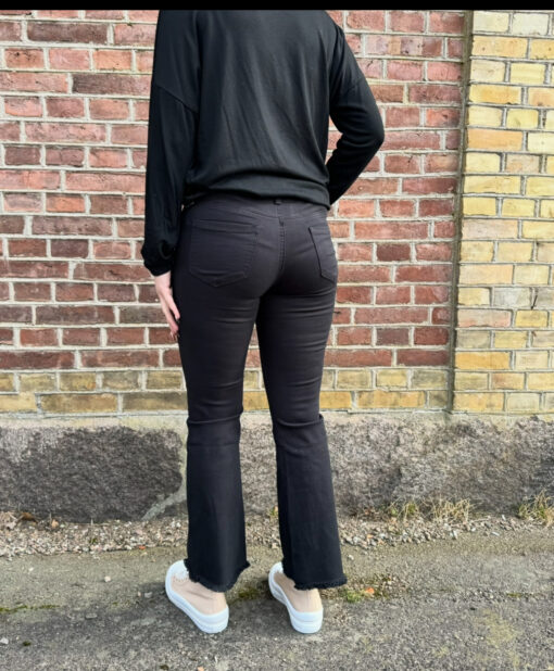 Jeans med lätt bootcut med trendig frans - Black - Bild 2