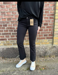 Jeans med lätt bootcut med trendig frans - Black