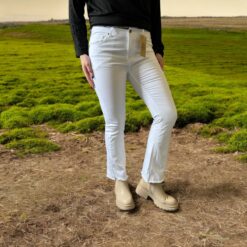 Jeans med lätt bootcut med trendig frans - White