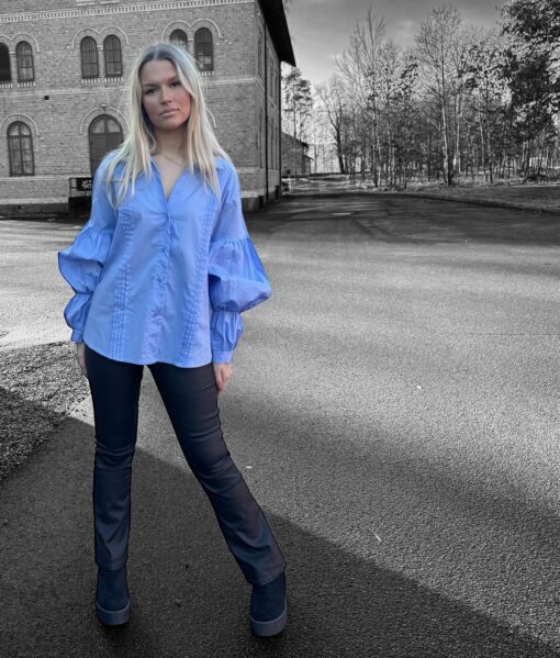 Juliet, Blå