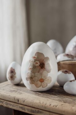 Majas Floral decor egg standing