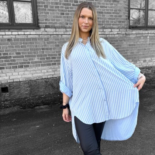 Elenna- oversize viskos blus Blue